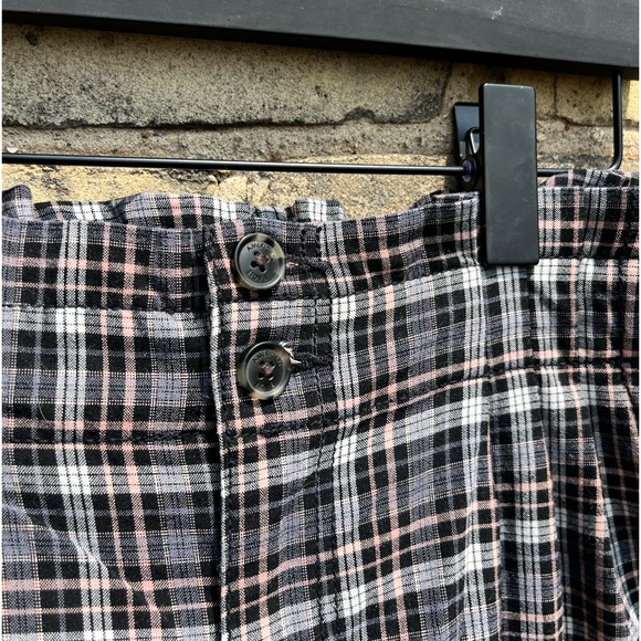 EUC American Eagle 8 preppy plaid shorts. Business casual. Coffee date - Picture 2 of 8